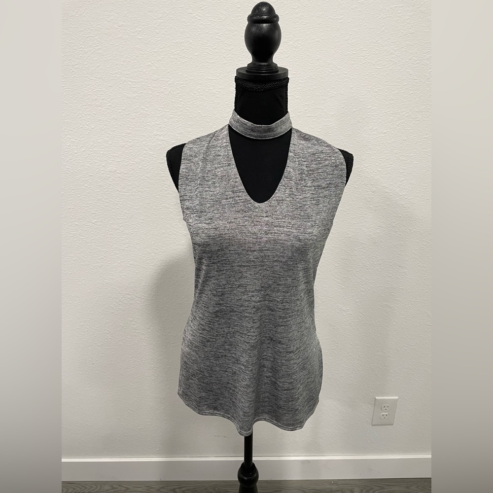 Chocker, tank top blouse